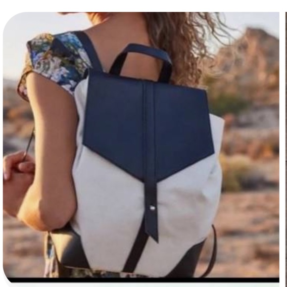 🎉HP🎉 NWOT Deux Lux cream & black Demi canvas backpack - Picture 3 of 16